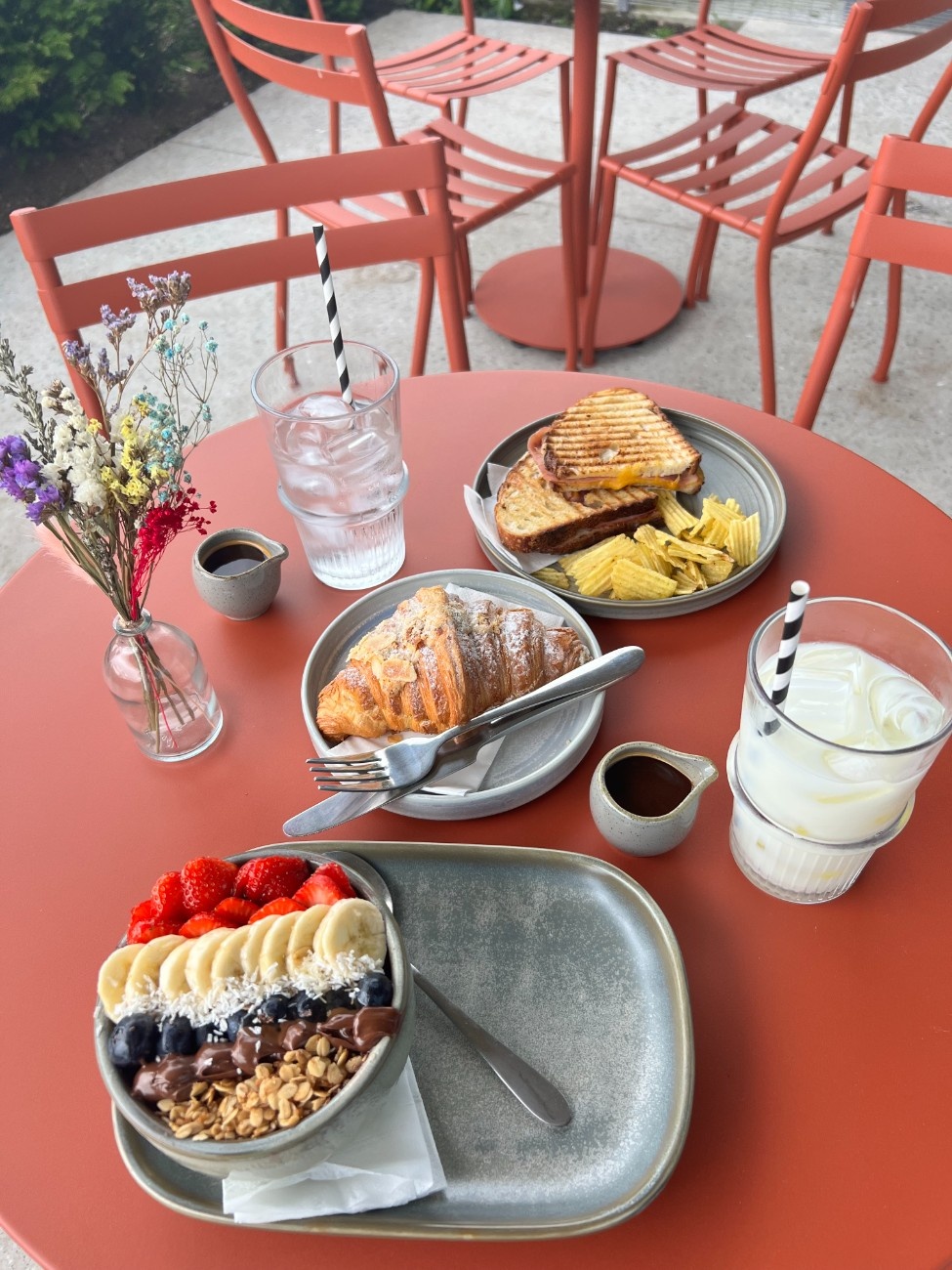 Eala Cafe gallery 11